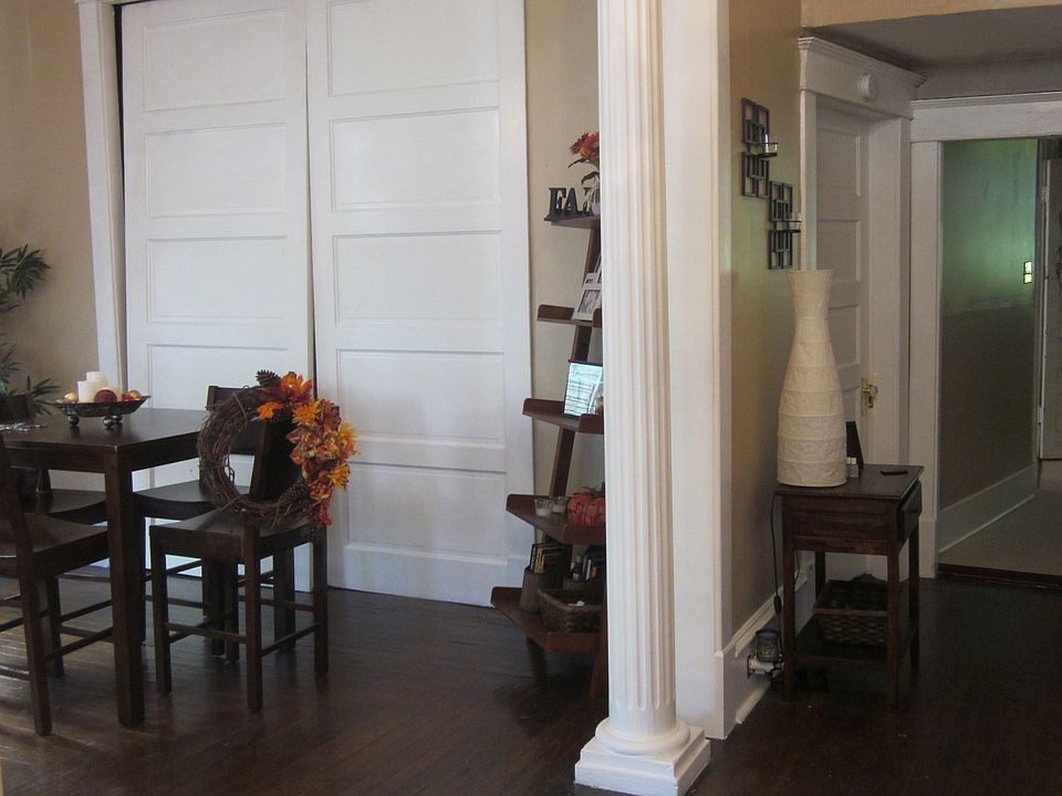 Dining area and hall leading to kitchen, check out the columns!