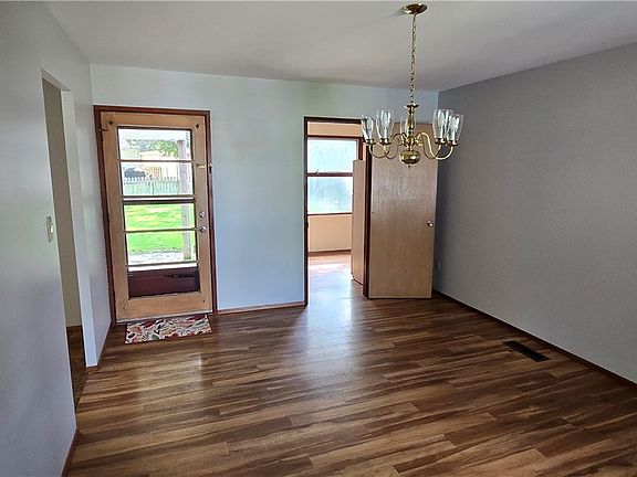 4th image of 6629 Newbury Ln