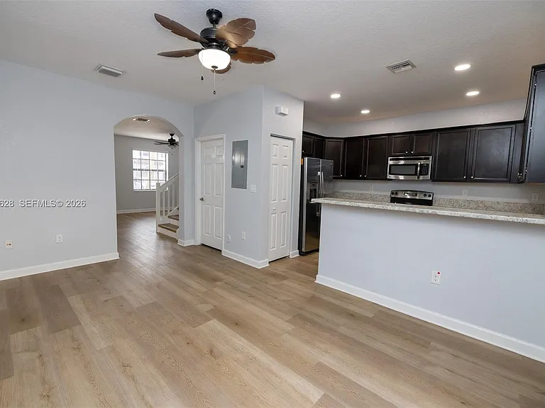 3213 SE 6th St — Photo 10