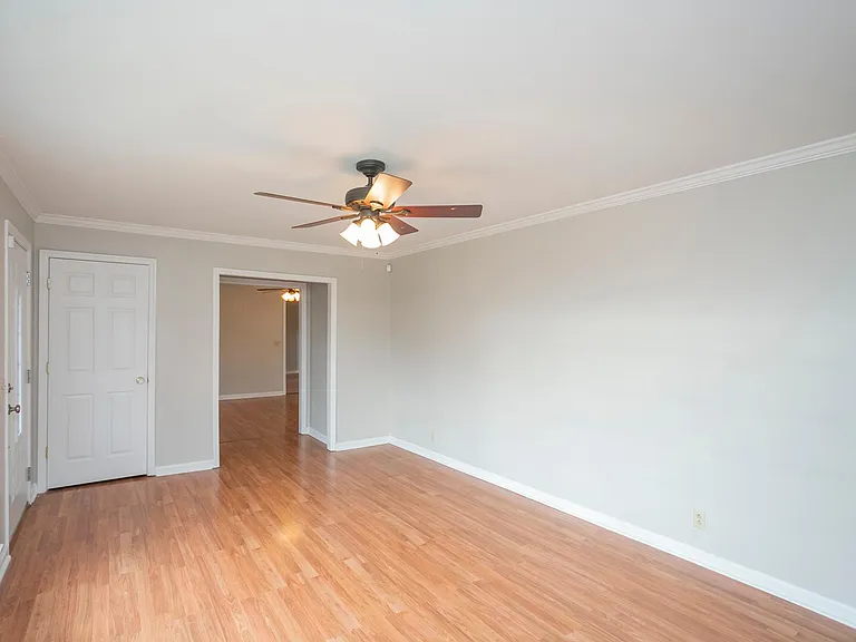 610 Ashley Ct — Photo 38