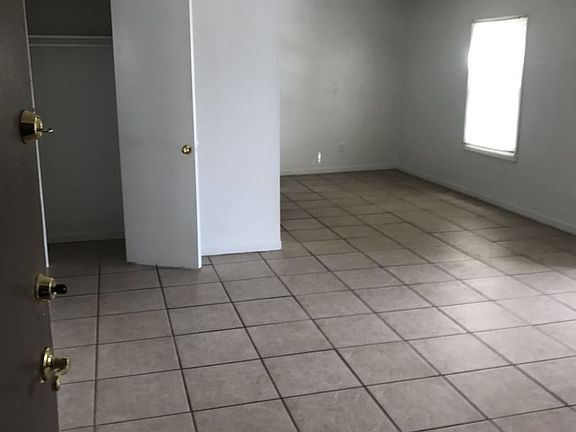 3rd image of 610 Georgetown Dr APT D