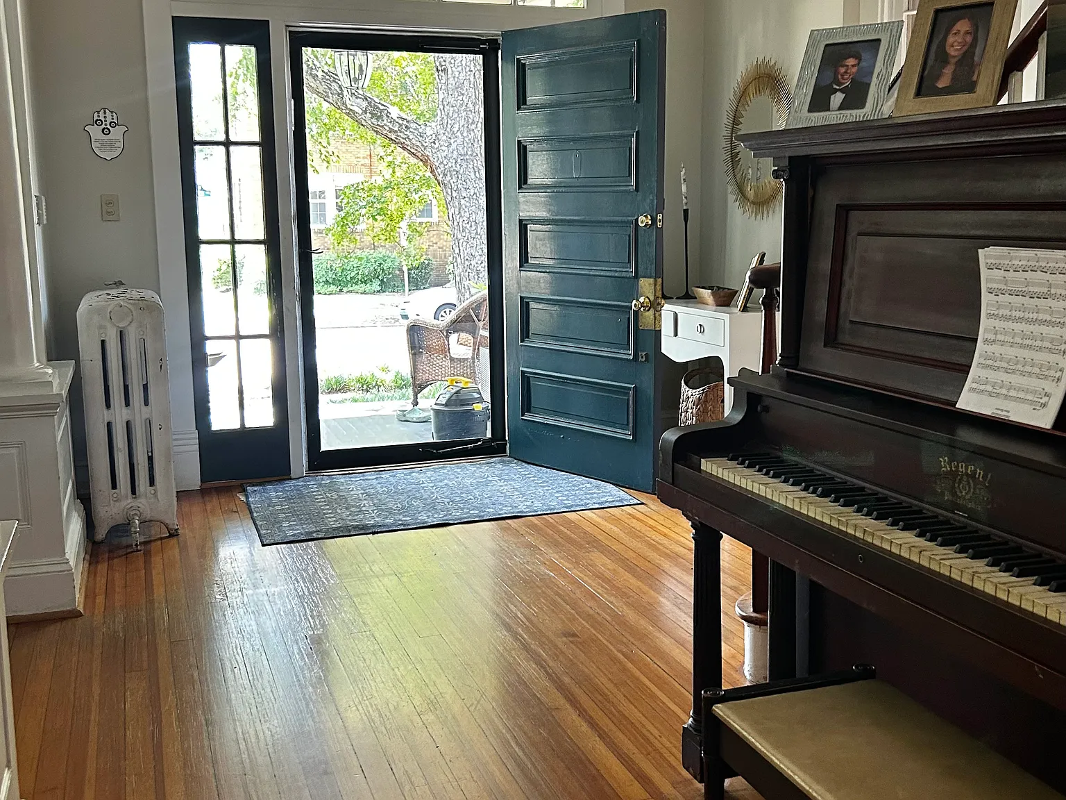 4 bed, 3.5 bath, 3731 sqft, $4,000 — Photo 2