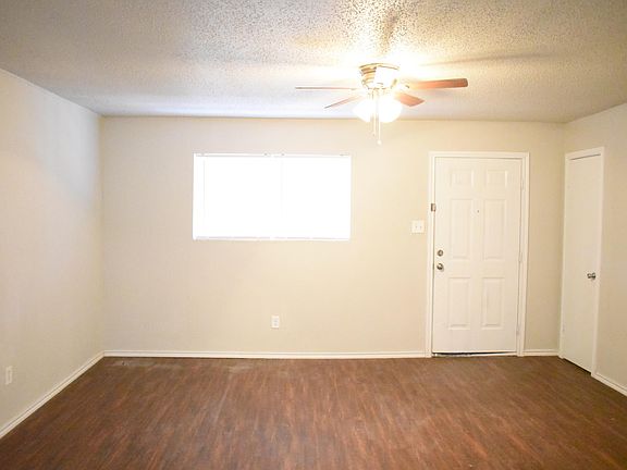 3rd image of 1606 Elkhart Ave APT 43