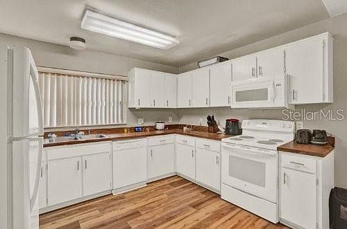 2nd image of 451 HUNTER CIRCLE