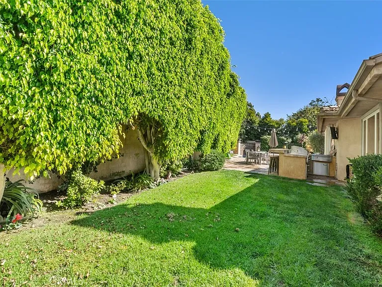600 Cliff Dr — Photo 41