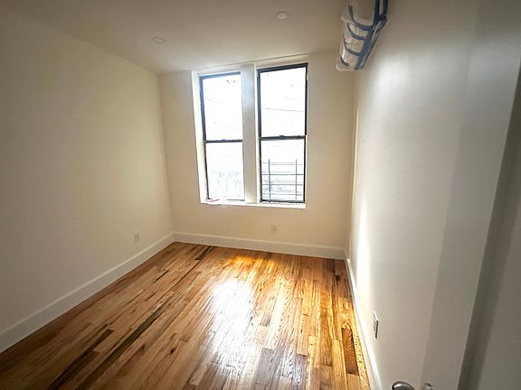 4th image of 279 Kosciuszko St #103