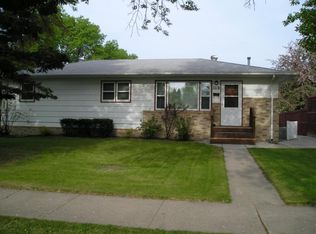 1218 S 17th St, Grand Forks, ND 58201