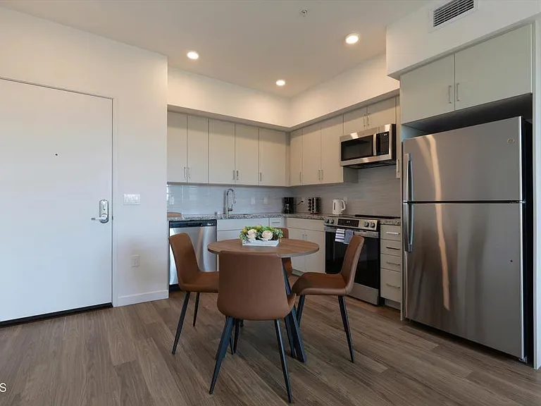 18900 Parthenia St #315 — Photo 3
