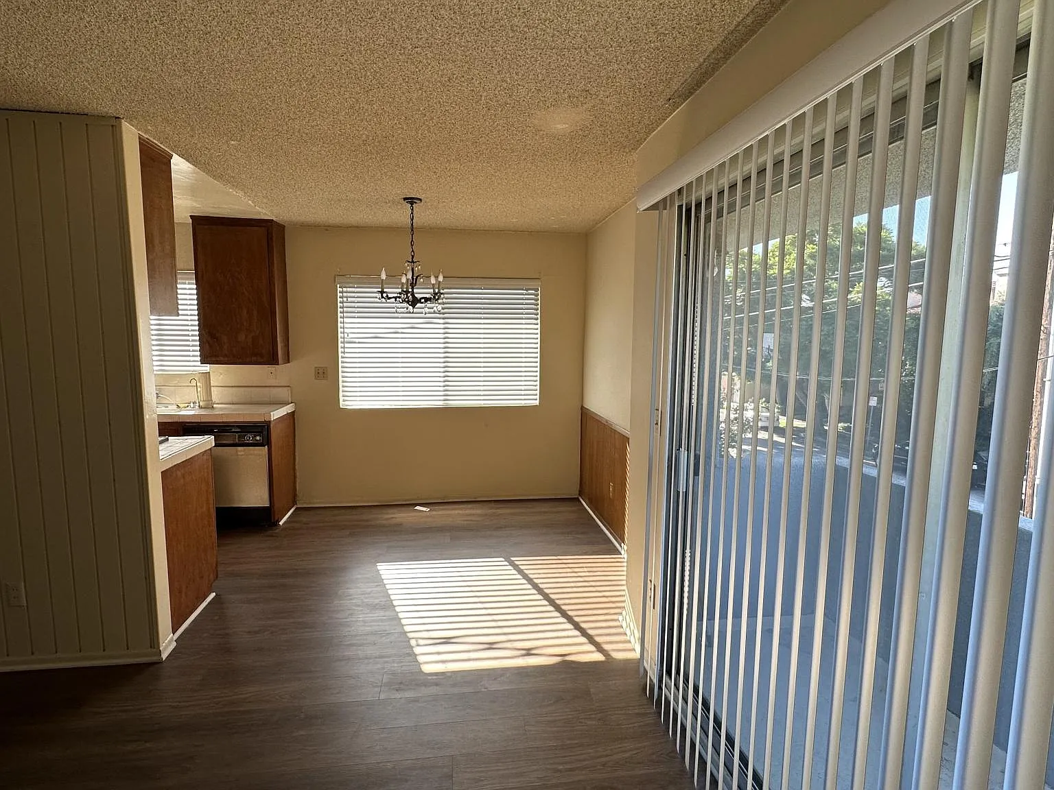 2132 Colby Ave — Photo 4