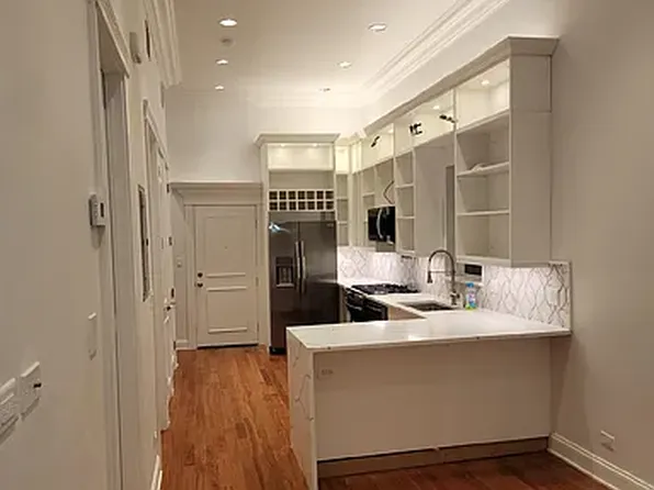 5715 N Ashland Ave #100, Chicago, IL 60660