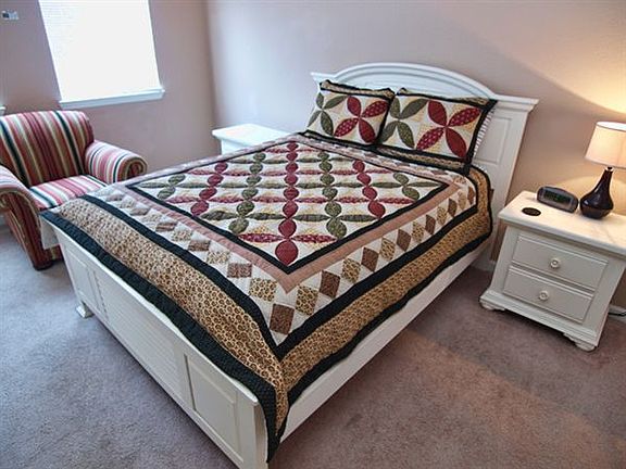 TR2C413-Queen-Master-Bedroom