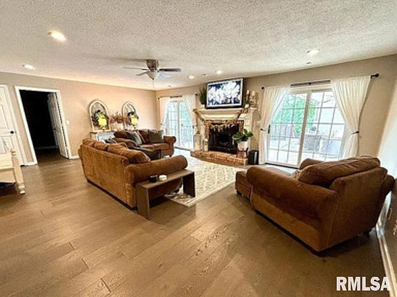 3rd image of 504 Arbor Dr