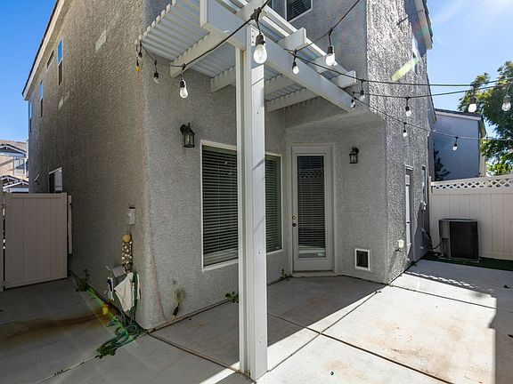 5th image of 8233 Shaded Arbors St