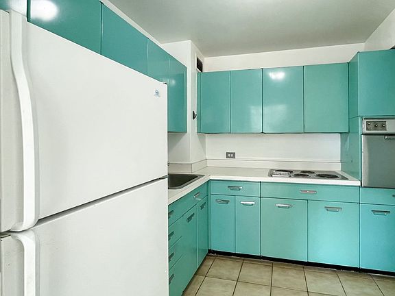 4th image of 3600 N Lakeshore Dr #423