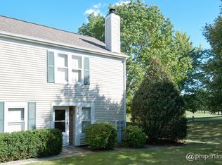 230 University Ln #7, Elk Grove Village, IL 60007