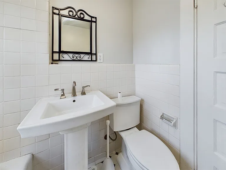 25 Rowe St #1 — Photo 11