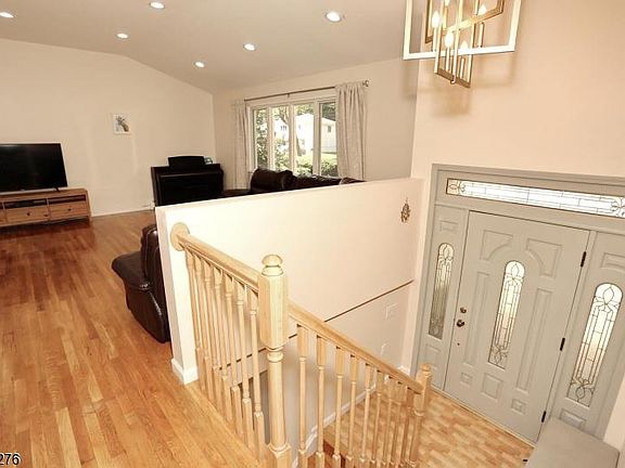 2nd image of 16 Lafayette Pl #1X