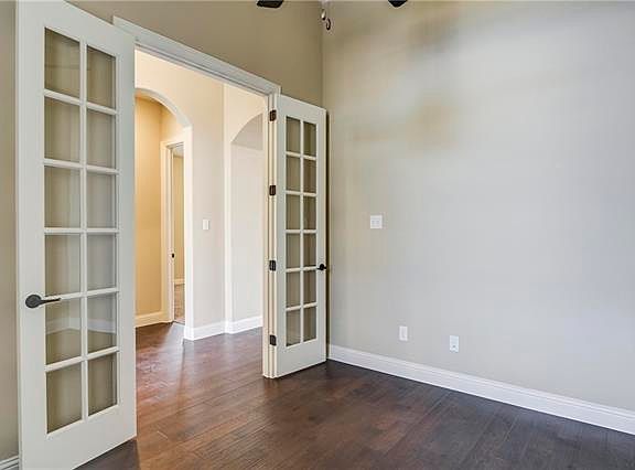 4th image of 126 Oakwood Ln