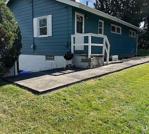 2nd image of 1686 Underwood St