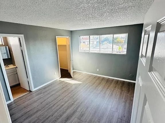 4th image of 616 W 75th St APT 6