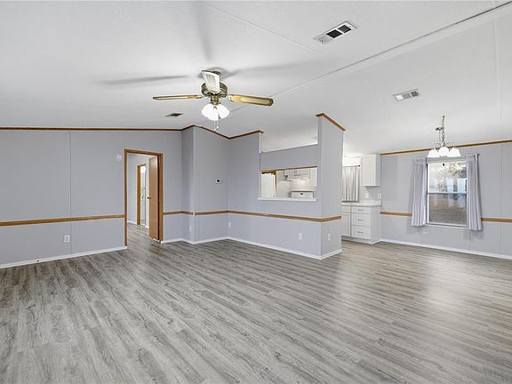 5th image of 4080 NE 47th St