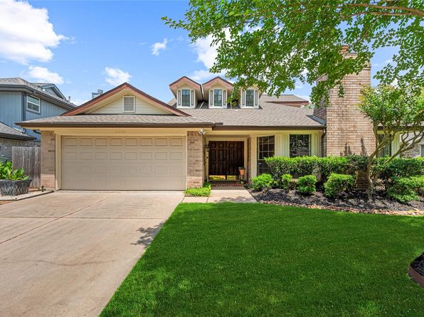 2215 Greencove Ln, Sugar Land, TX 77479