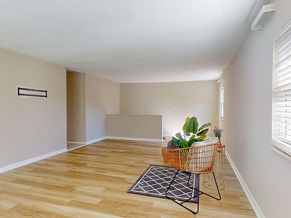 4th image of 722 Martha Ln