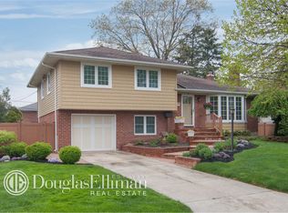 6 Byfield Pl, Melville, NY 11747