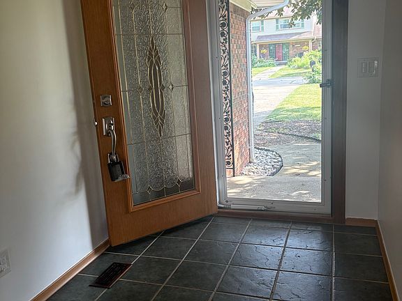 4th image of 36718 Lansbury Ln