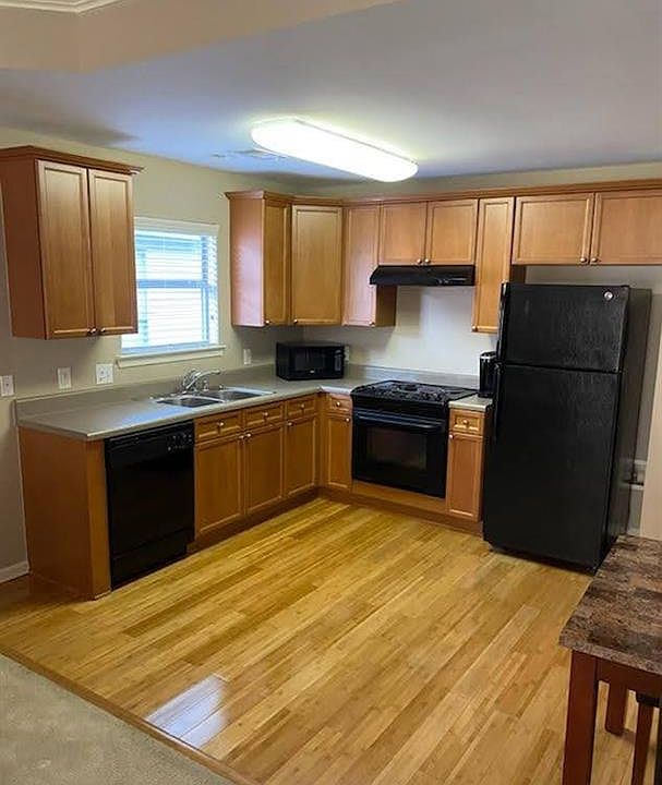 2nd image of 417 Park Lake Dr