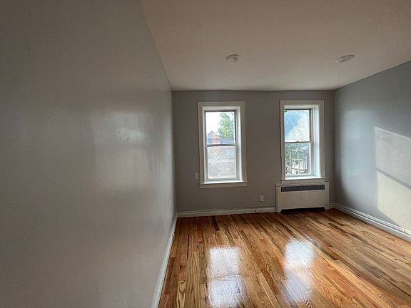 4th image of 34 Kensington Ave APT 10