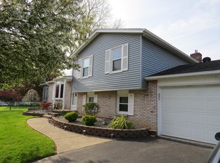 41 Grandview Ln, Rochester, NY 14612