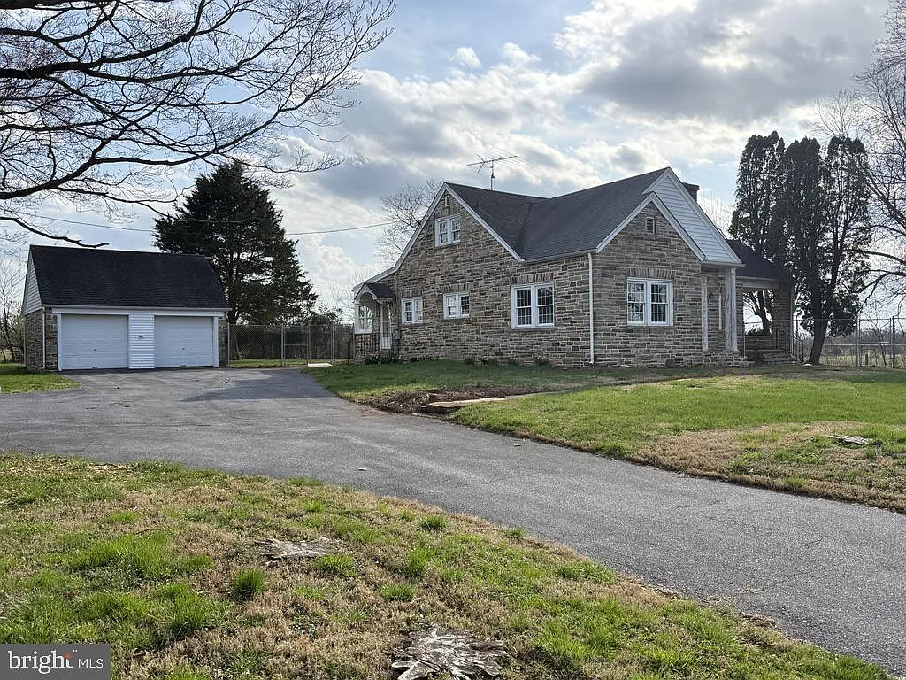 6245 Middleburg Rd photo 1