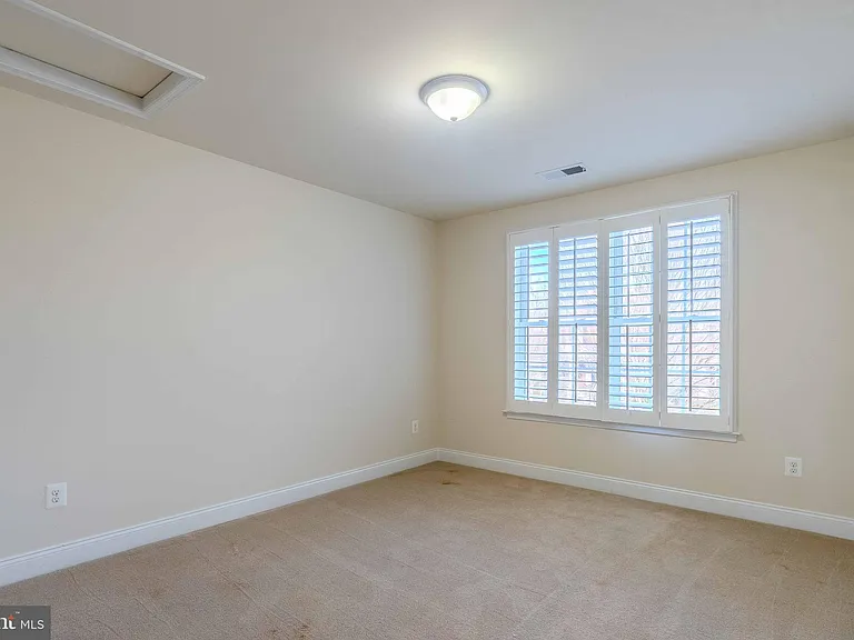 15316 Admiral Baker Cir — Photo 94