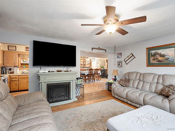3rd image of 6 Iroquois Drive