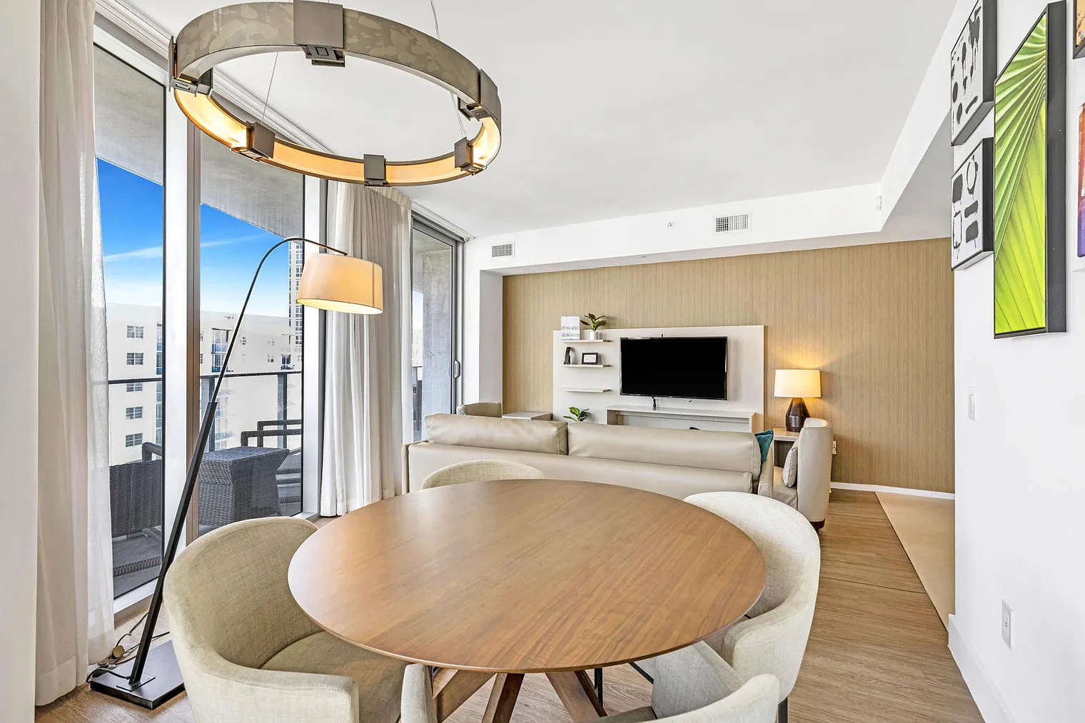 1 bed, 1.0 bath, 871 sqft, $4,780 — Photo 2