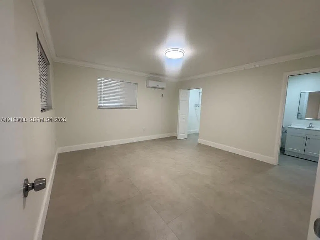 1010 NW 32nd Pl — Photo 4
