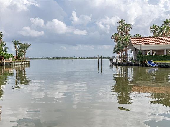 FROM YOUR PIER, CLEAR LAKE IS RIGHT THERE. THE HOME OFFERS A 40' PIER THAT CAN ACCOMOMATE A POWER BOAT OR A SAIL BOAT. BE IN CLEAR LAKE IN SECONDS AND GALVESTON BAY IN MINUTES.