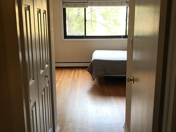 4th image of 603 W Stratford Pl APT 2a