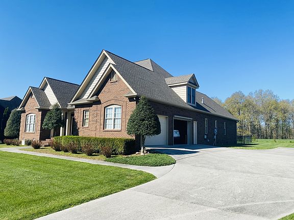 4th image of 261 Wellington Dr