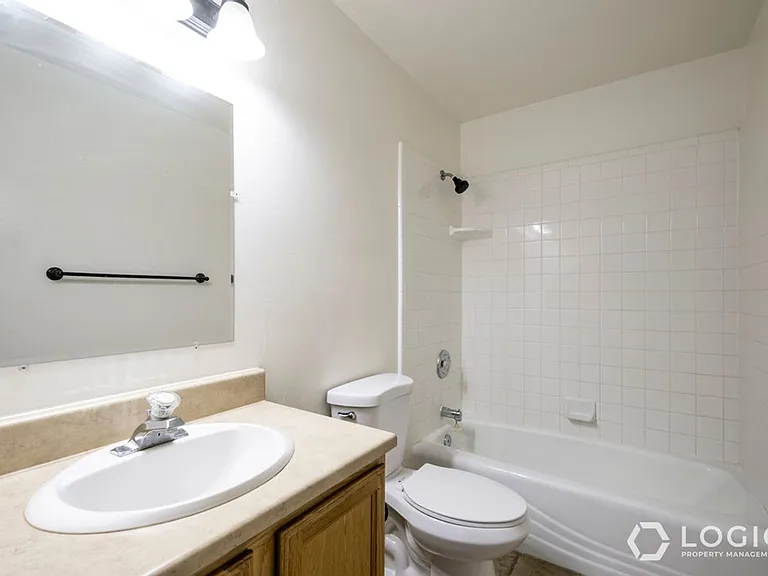 934 E 500 N — Photo 17