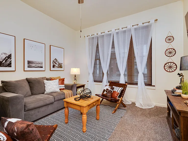 612 W Market St #1 — Photo 3