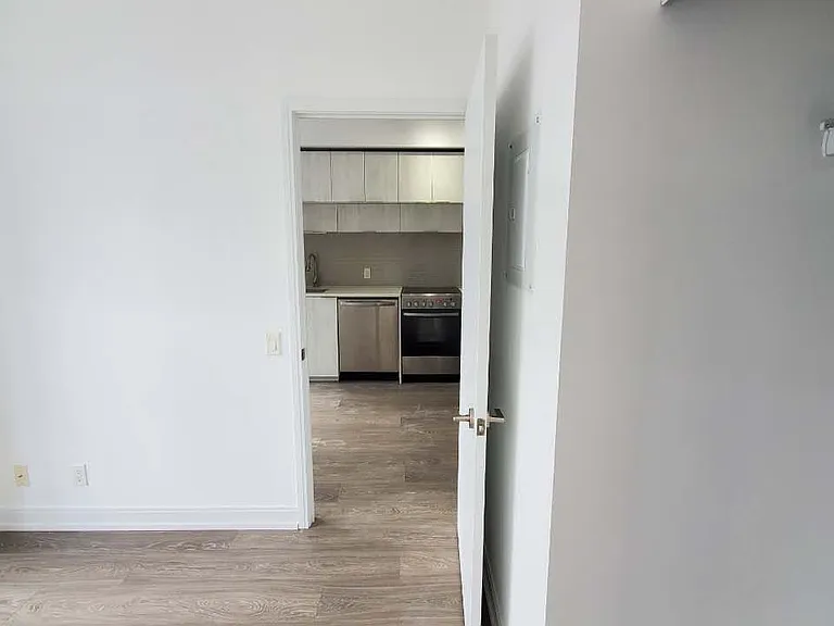 181 Dundas St E #607 — Photo 20