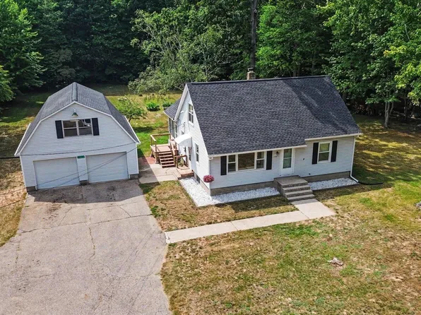 17811 148th Ave, Spring Lake, MI 49456