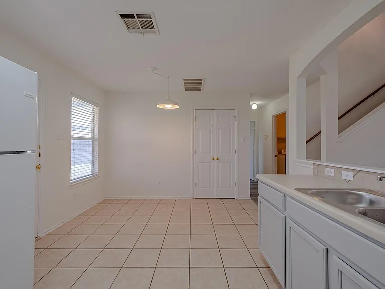 2202 Piedmont Ct — Photo 5