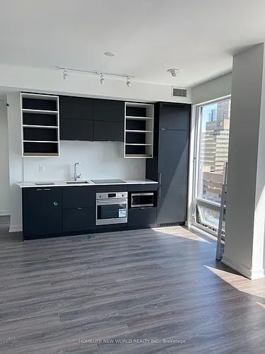 20 Edward St #902 Photo 1