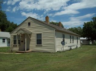 860 S Crestway Ave, Wichita, KS 67218