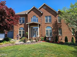 2605 Halifax Dr, Kingsport, TN 37660