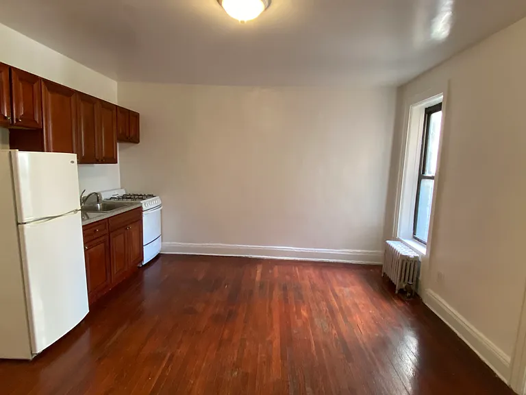 448 W 57th St #5D — Photo 3