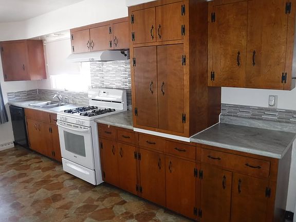 2nd image of 110 Kirby St